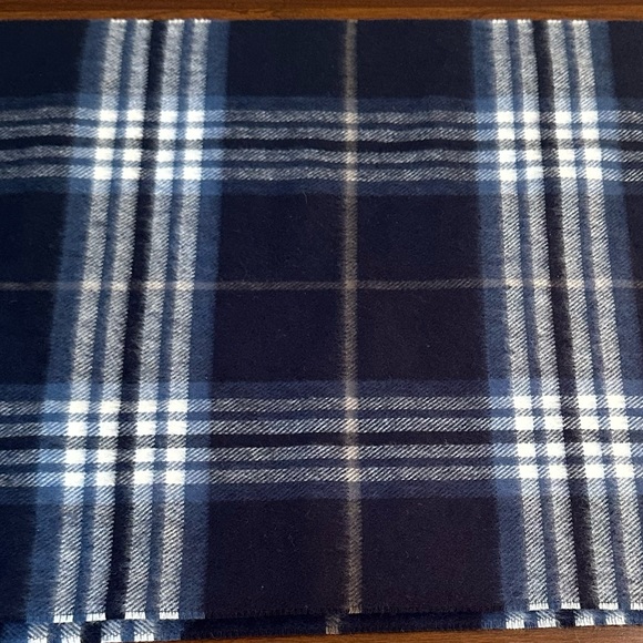 🌟HP🌟NWOT Navy Plaid Cashmink Scarf Made in Germany by V. FRAAS - Picture 7 of 7